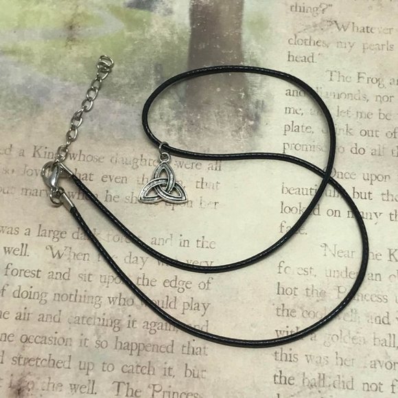 Triquetra Celtic Trinity Knot Charm Pendant - Picture 4 of 9